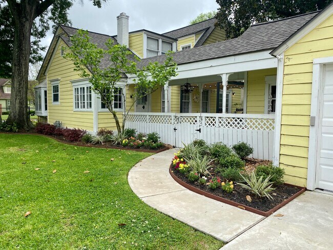 Building Photo - 693 N 23rd St