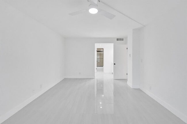 Building Photo - 3800 N Hills Dr