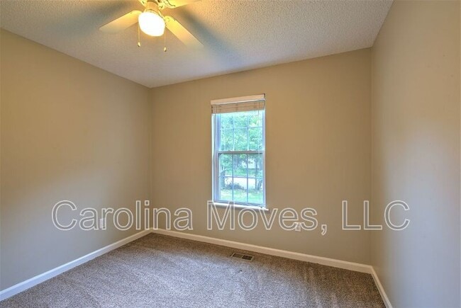 Building Photo - 5 Fieldcrest Ct