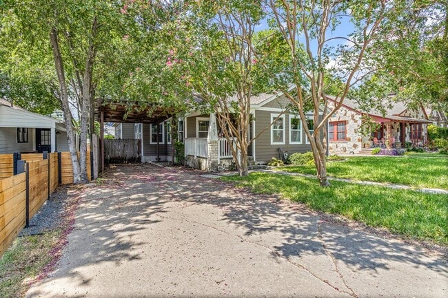 Building Photo - 4702 Rosedale Ave