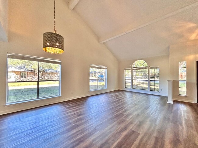 Building Photo - Spacious 4/BR 3.5/BA Two-Story Home with Peaceful Ambience