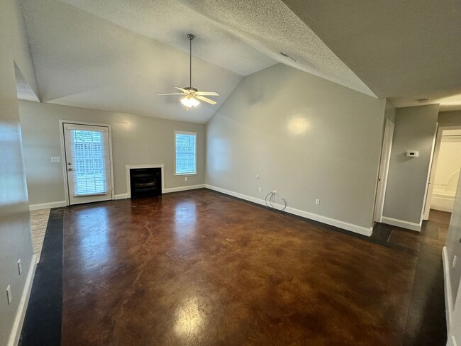 Building Photo - 3BD/2BA FOR RENT