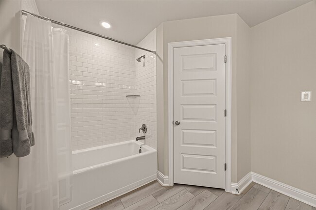 Building Photo - 2605 Golden Palms Ln