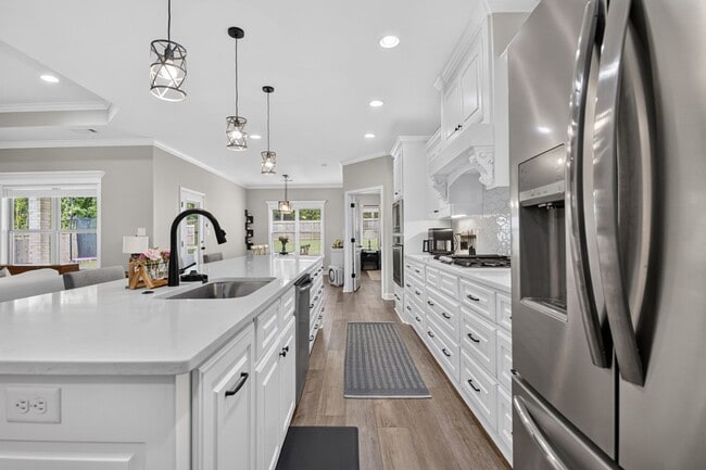 Building Photo - Fabulous Homes in Miller's Glenn