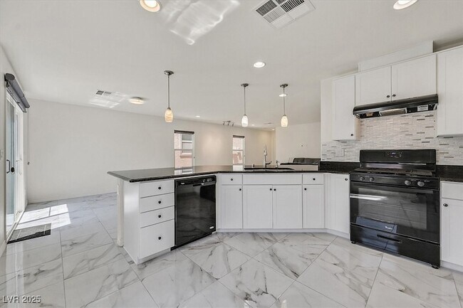 Building Photo - 8755 Spanish Ridge Ave