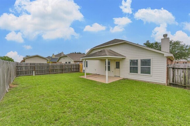 Building Photo - 9911 Driftwood Park Dr