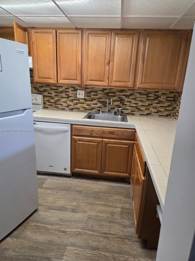 Building Photo - 8060 N Colony Cir