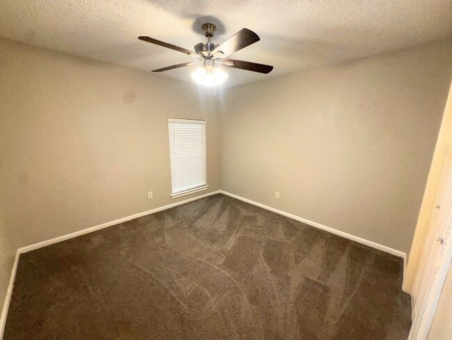 Building Photo - 723 Cherry Valley Dr