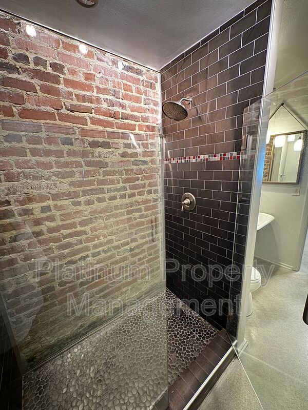 Building Photo - 326 Nelson St SW