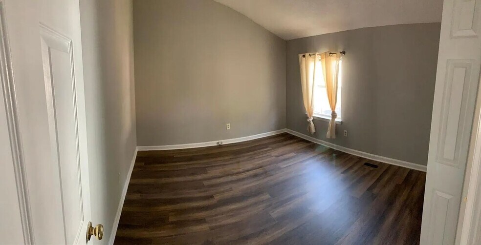 Building Photo - 5034 Bell Dr SE