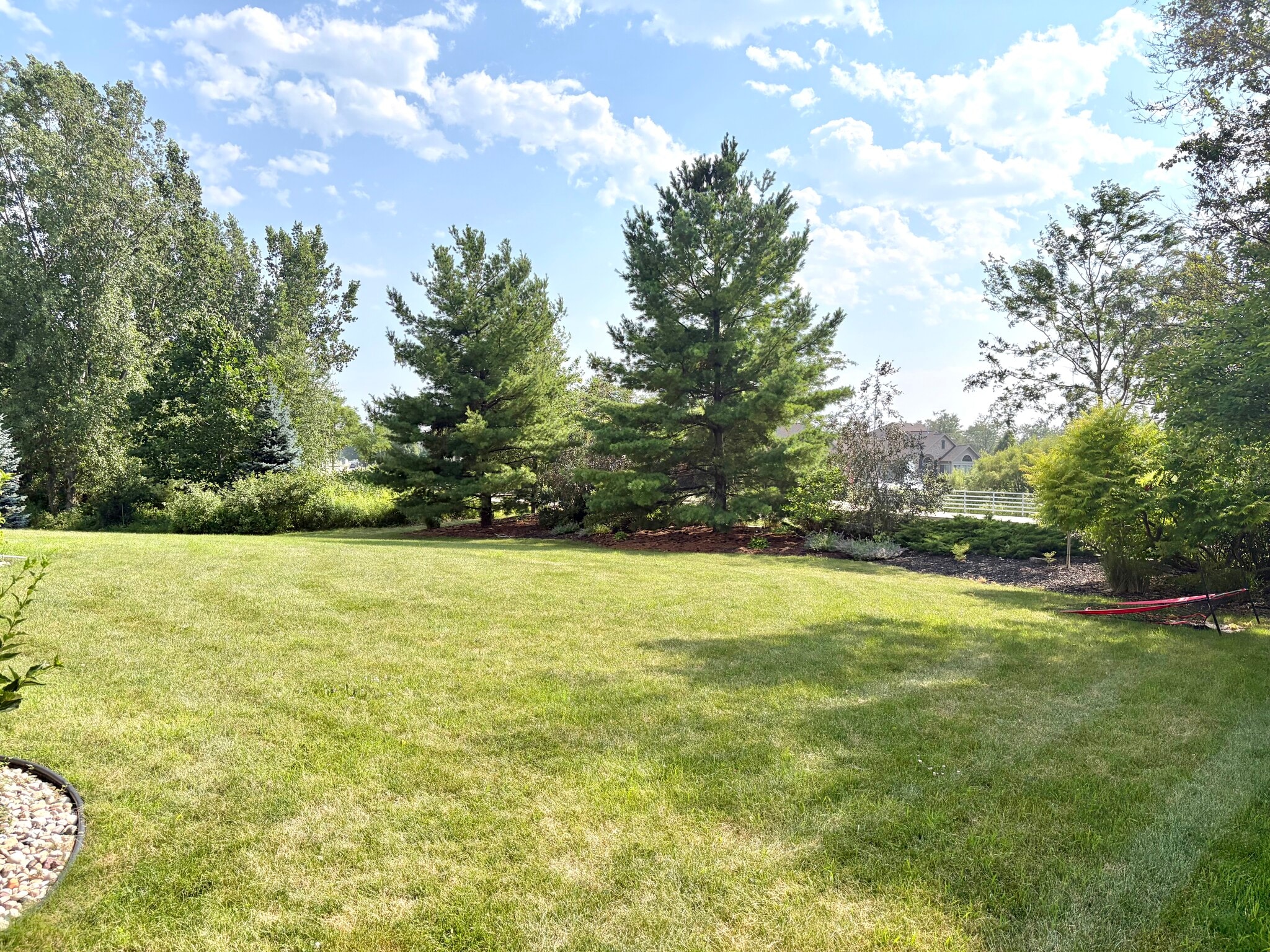 Building Photo - 2701 E Glenhurst Ln