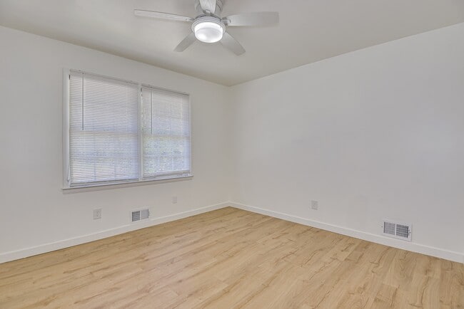 Building Photo - 3137 Edinburgh Dr