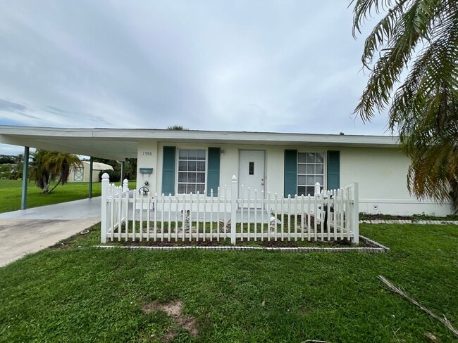 Primary Photo - ** Annual ** 2 Bed / 2 Bath ** Single Family Home ** Conveniently Located ** $1,450