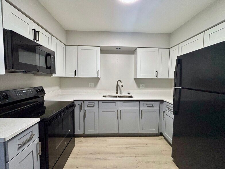 Building Photo - Harrison Beach Apartments