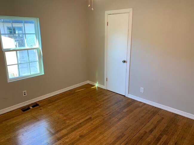 Building Photo - 4118 S Ong St