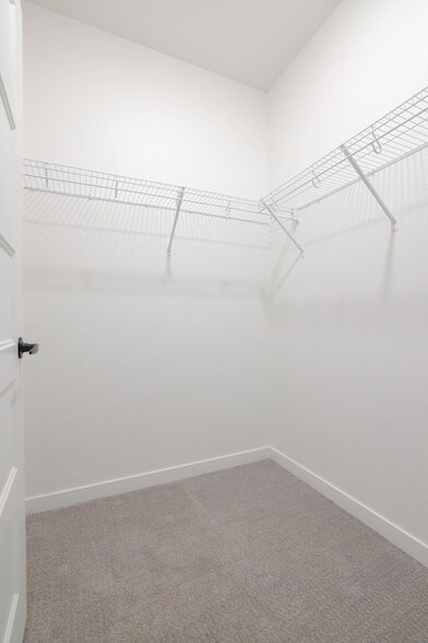 Building Photo - 28 7th St NE