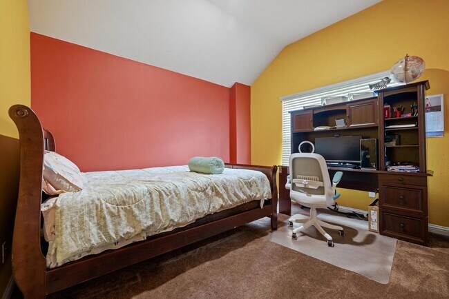 Building Photo - 614 Spanish Mustang Dr