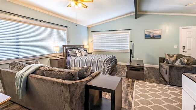 Building Photo - 918 S G St