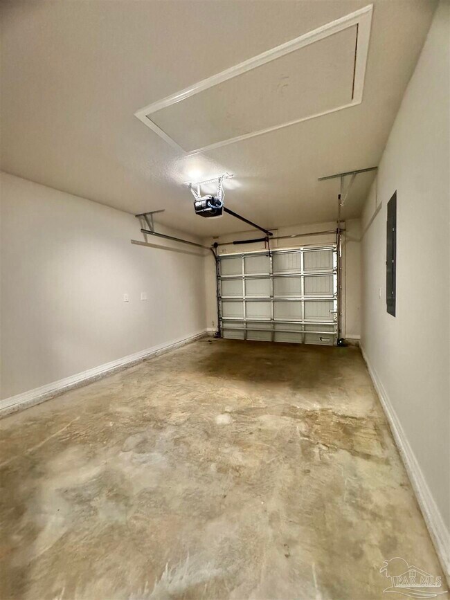 Building Photo - 2860 N 24th Ave