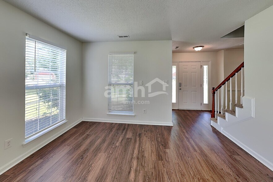 Building Photo - 1020 Ridgefield Cir