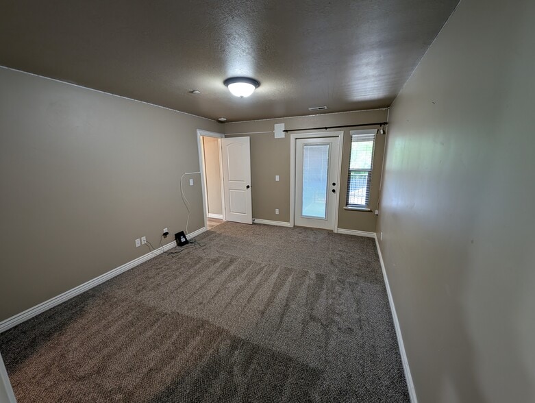 Master - 909 S Main St