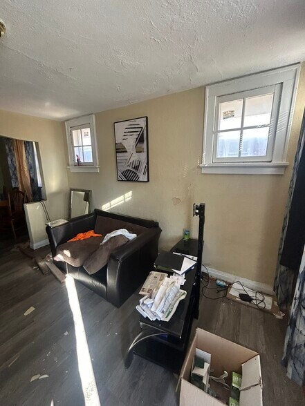 Building Photo - 4025 Beachwood Ave