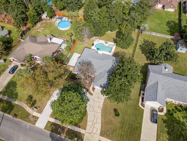 Building Photo - 114 Dana Pointe