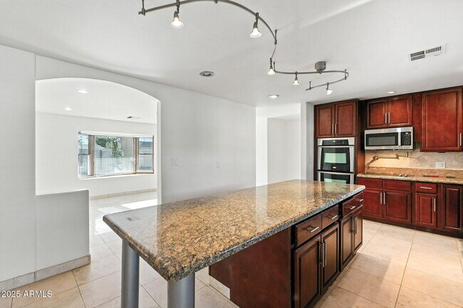 Building Photo - 3519 N 63rd Pl