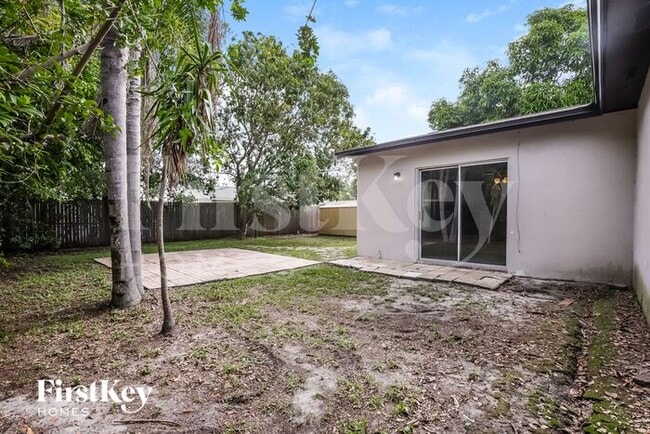 Building Photo - 8275 Jacaranda Ave