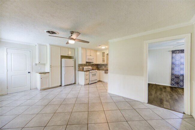 Building Photo - 5317 Crestmont St