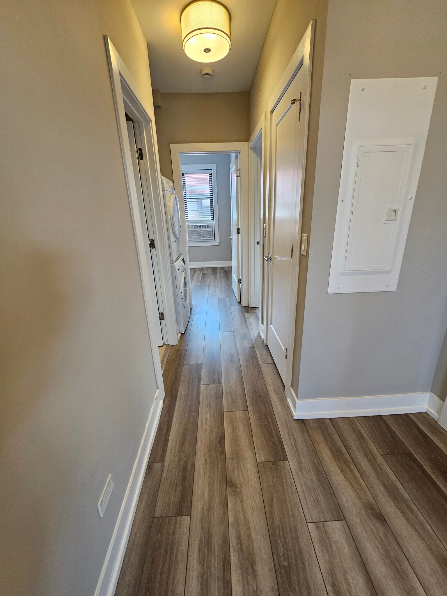 Building Photo - 3931 N Janssen Ave