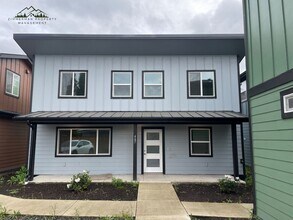 Building Photo - Brand New 1 Bed + Loft | Modern Finishes | In-Unit W/D