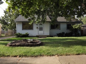 Building Photo - 1544 32nd St SW