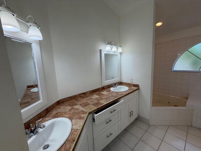 Building Photo - 3780 Amalfi Dr