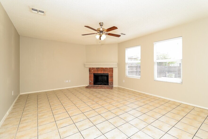 Building Photo - 8737 Hunters Point Way