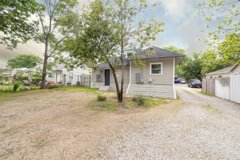 Building Photo - 2317 Gilford St