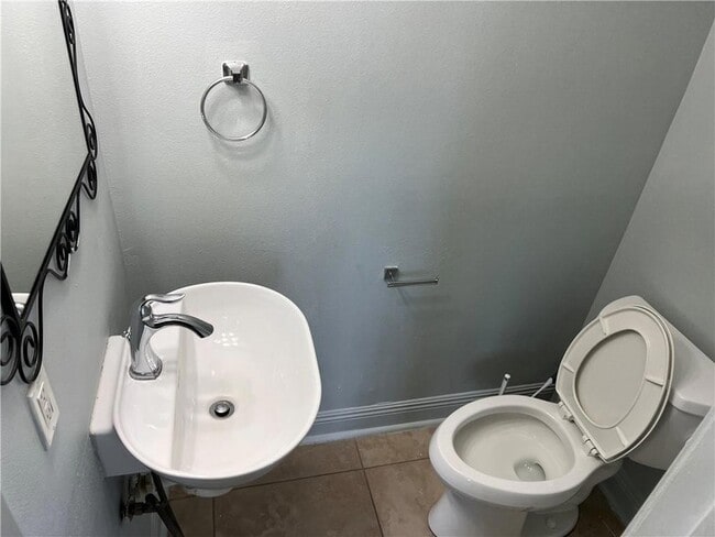 Building Photo - 3209 Golden Dr