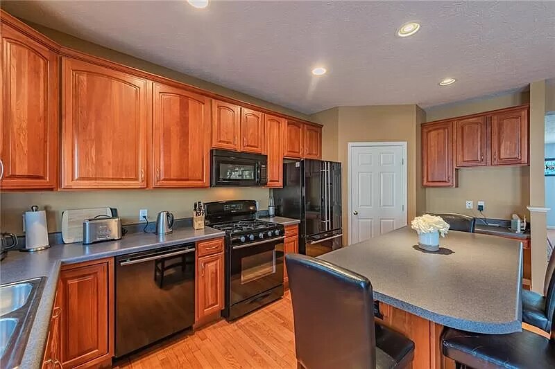 Building Photo - 4019 Village Run Rd