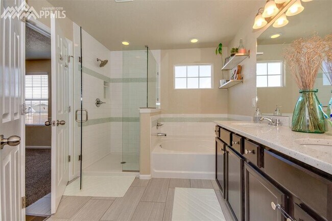 Building Photo - 8288 Hardwood Cir