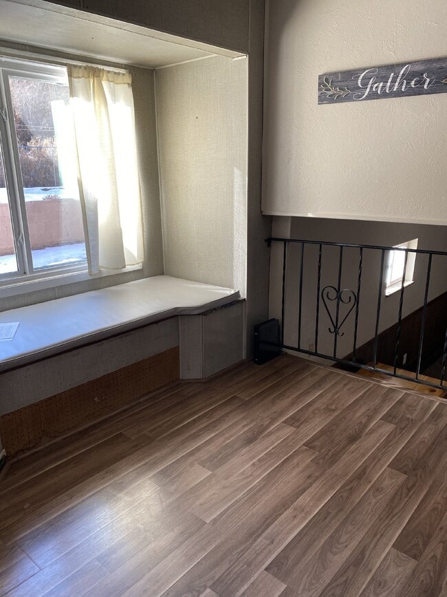 Building Photo - 4 bedroom - Hartsock