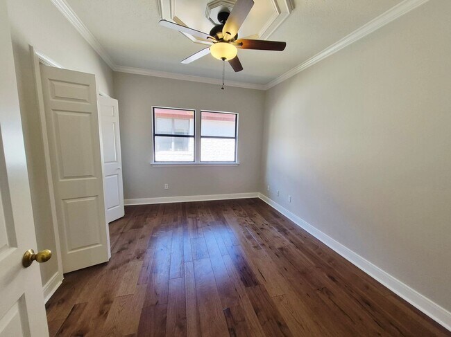 Building Photo - Golf Course Living in The Hills – 4 Bed in Lakeway