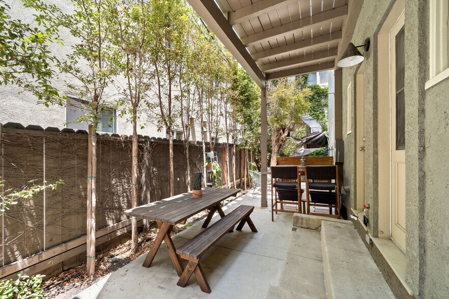 Building Photo - 219 Redondo Ave