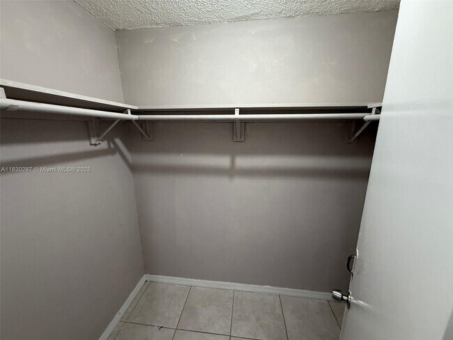 Building Photo - 10090 NW 80th Ct