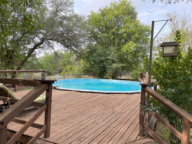 Building Photo - 9417 Aqua Dr