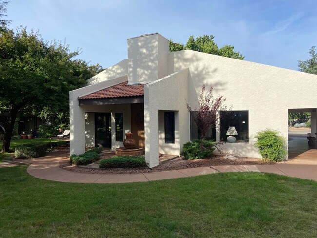 Building Photo - CONDO - OAK CREEK ESTADOS - VILLAGE OF OAK CREEK