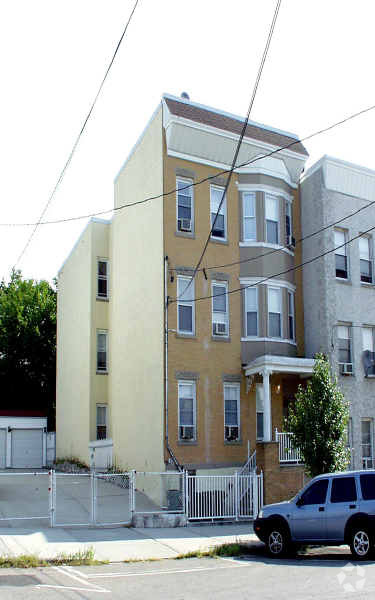 Building Photo - 87 E 25th St