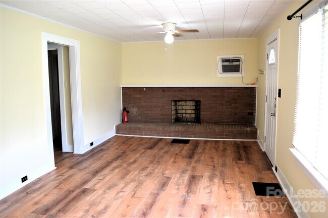 Building Photo - 2736 Peachtree Rd