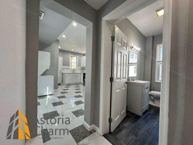 Building Photo - 3004 Clifton Ave