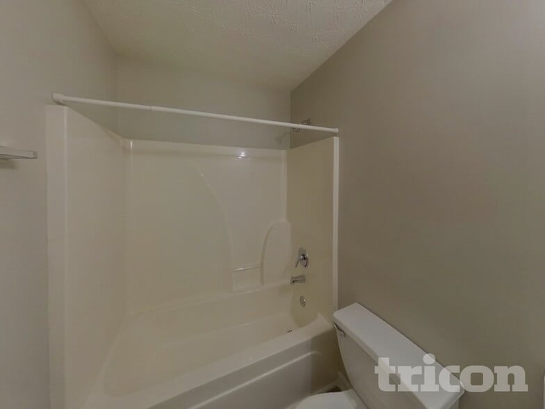 Building Photo - 348 Shadowbrooke Cir SW