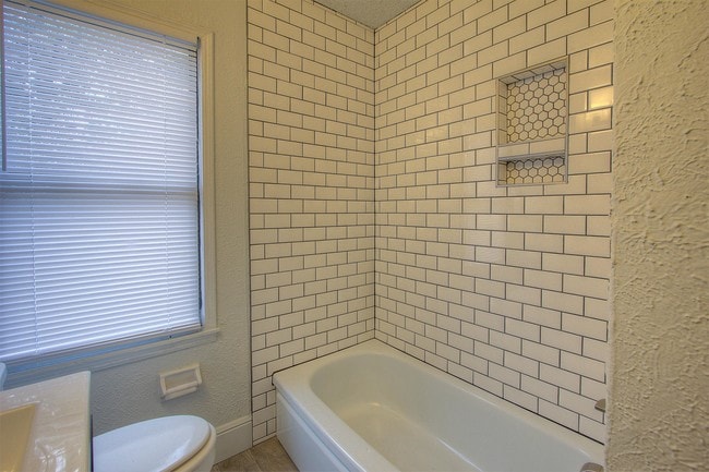 Building Photo - 1331 E 43rd St